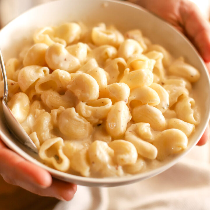 A bowl of macaroni and cheese
