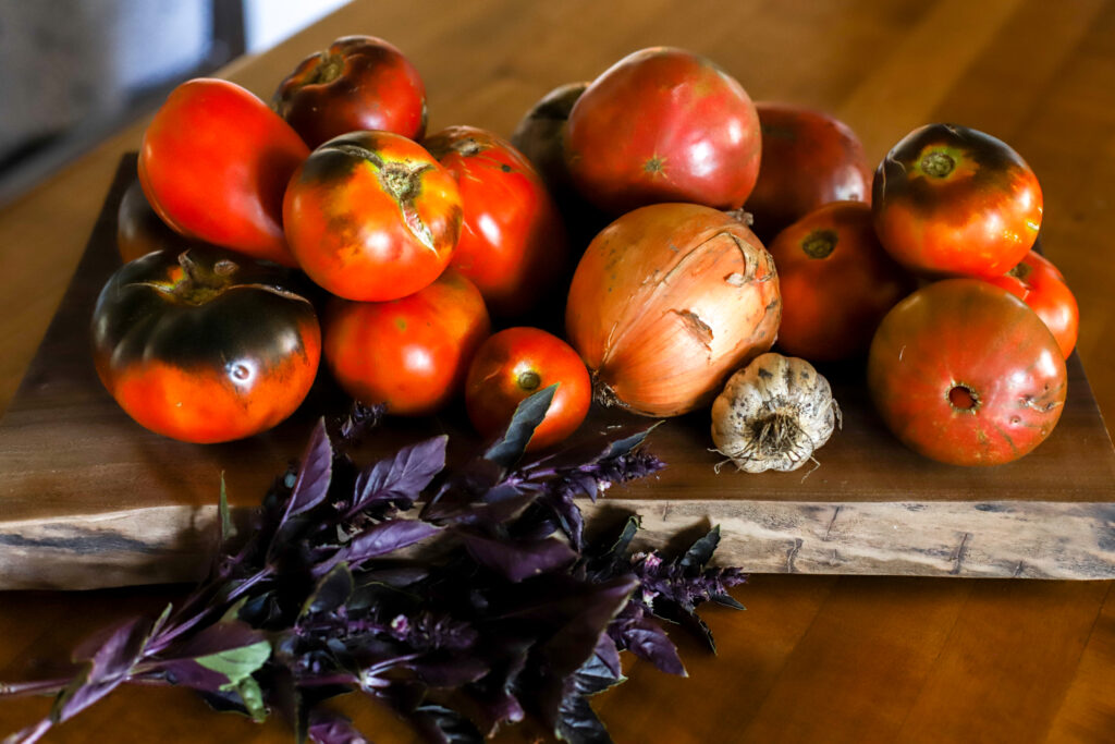 up close shot of tomatoes, garlic, and basil